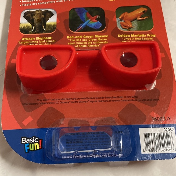 View -Master 3D Classic Viewer Endangered Species Discovery Includes 2 Reels New - Picture 5 of 5